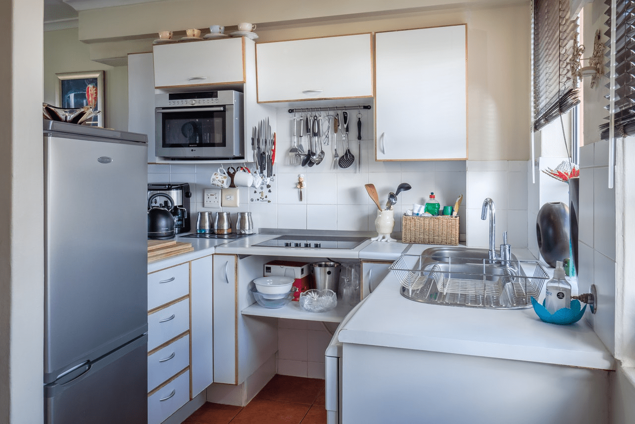 Tips Mengatasi Lantai Dapur Berminyak