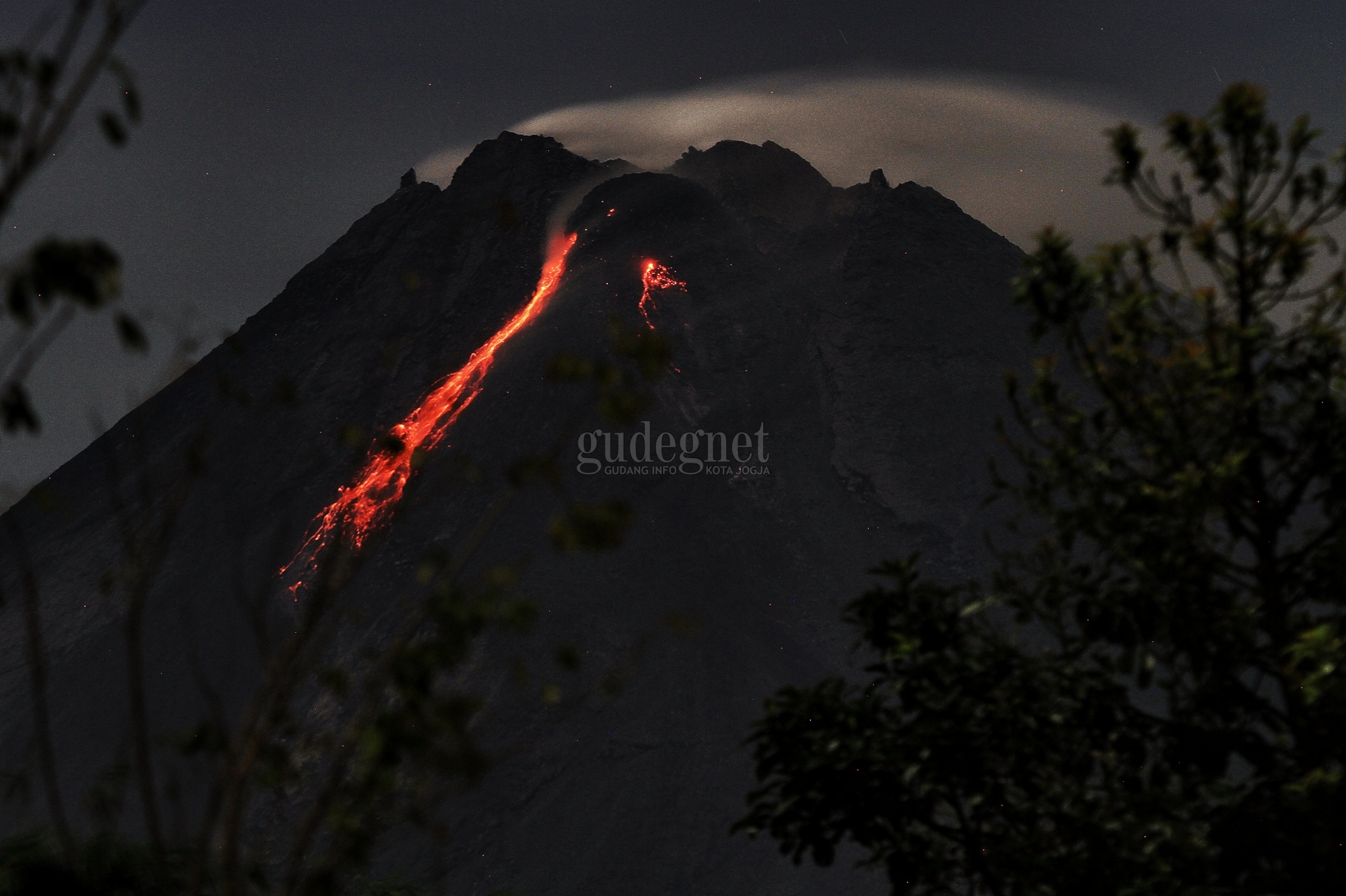 Merapi Luncurkan Awan Panas, Jarak Luncur 1.300 Meter