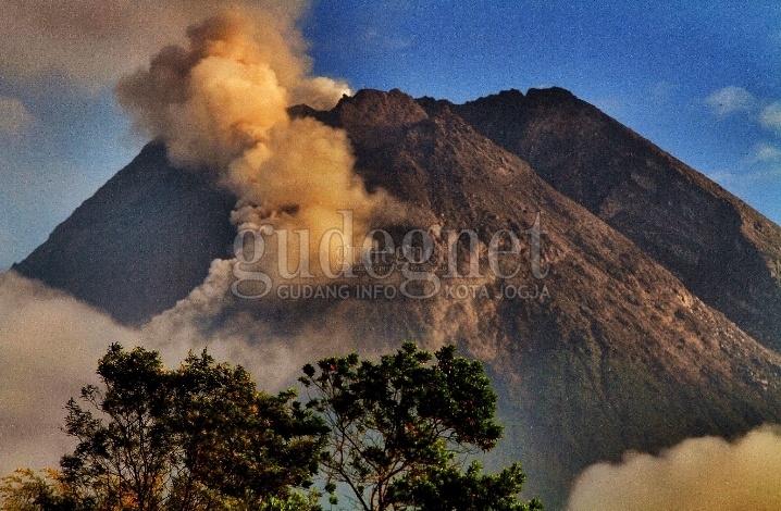 Selasa (30/3) Pagi Merapi Muntahkan Awan Panas 