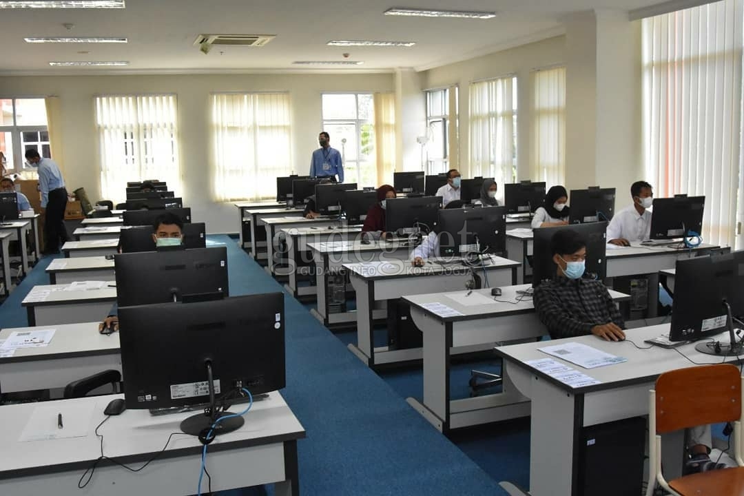 UTBK UNY Hari Pertama: Tidak Bawa Bukti Negatif Covid-19, Tidak Boleh Ikuti Ujian UTBK UNY Hari Pertama: Tidak Bawa Bukti Negatif Covid-19, Tidak Boleh Ikuti Ujian