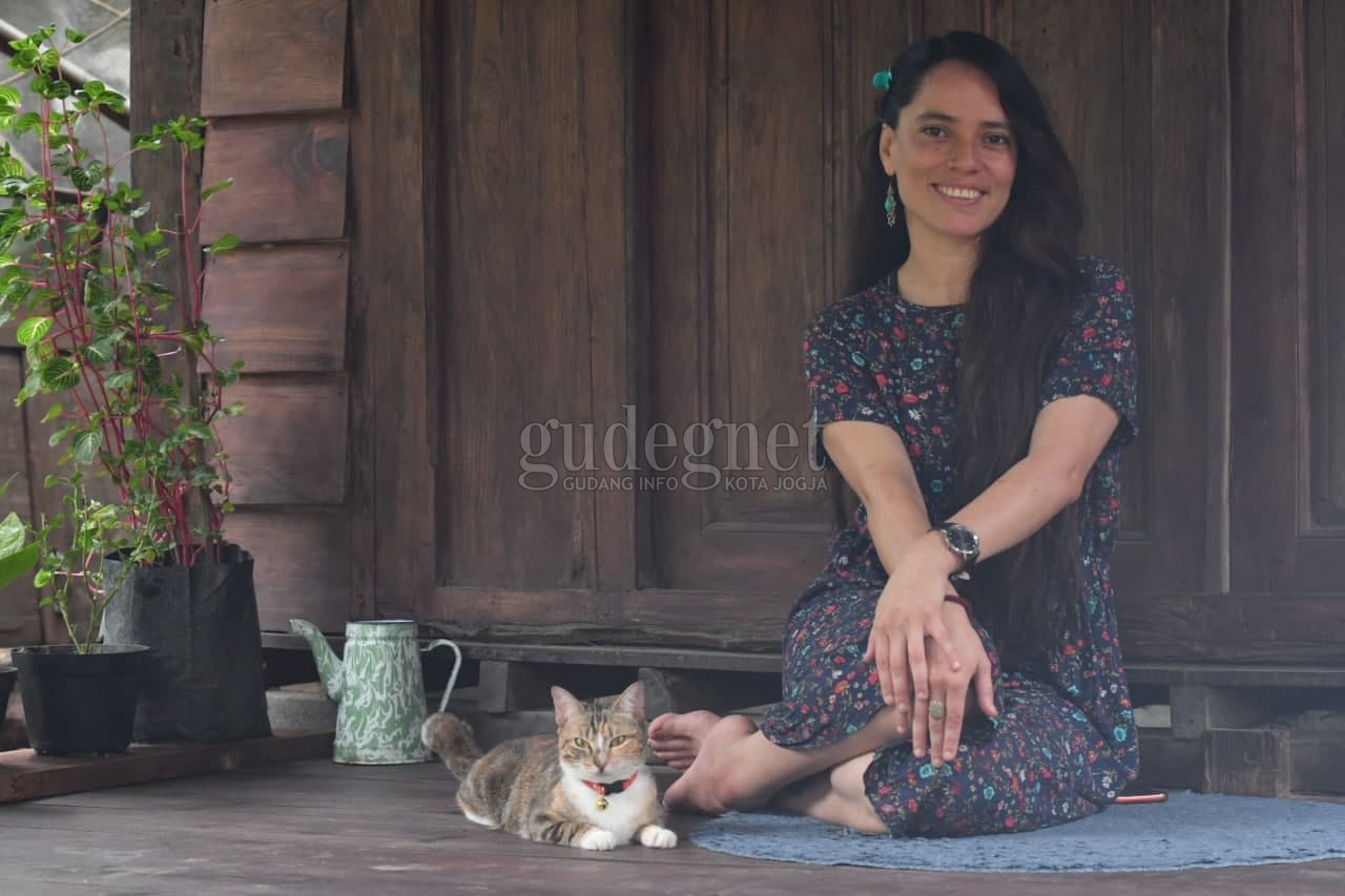 Cristina Duque: Dari Ekuador ke Yogyakarta Membawa Cinta