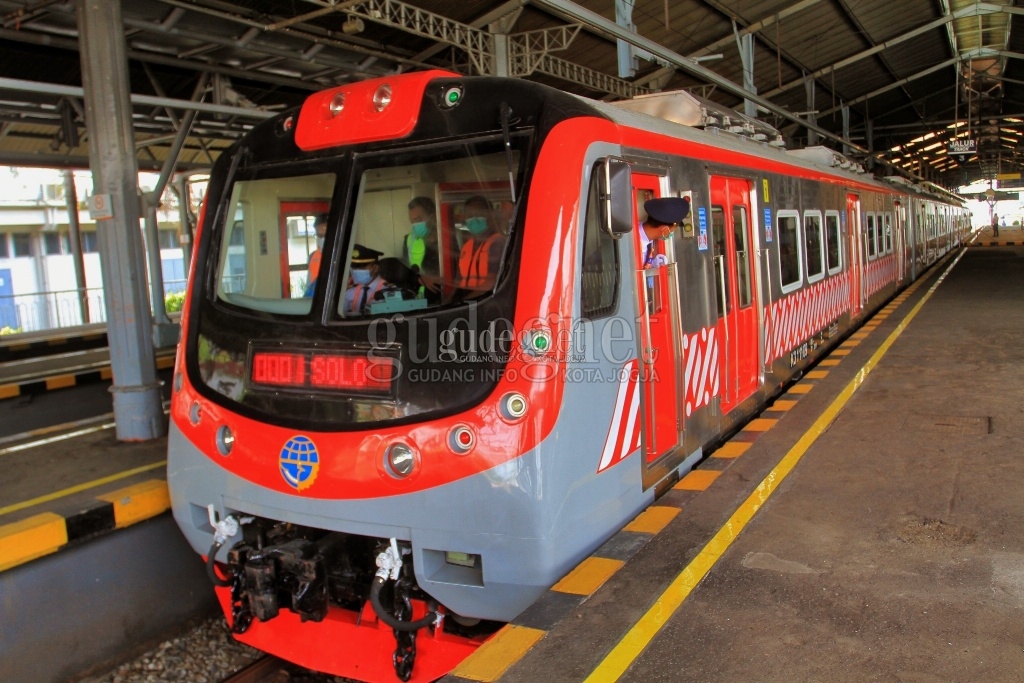 Anak Usia di Bawah 12 Tahun Boleh Naik KRL dan Prameks. Ini Syaratnya