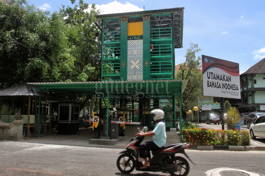 Parkir Motor Vertikal Balaikota Siap Dioperasikan