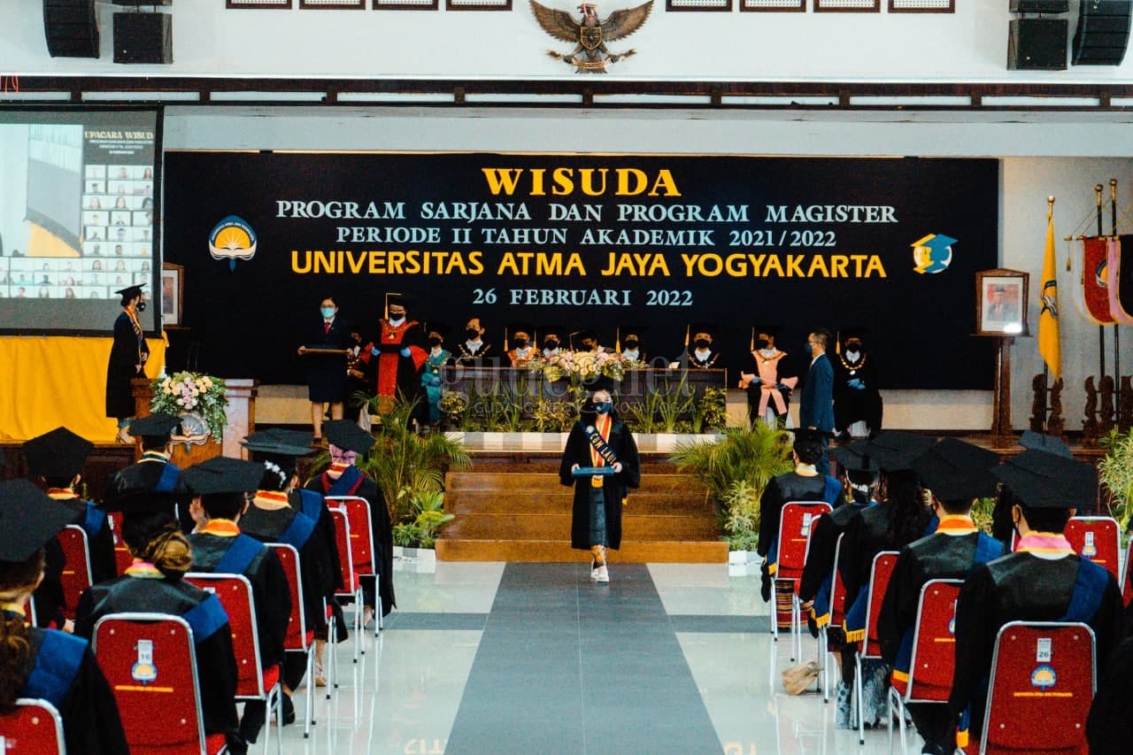 Gelar Wisuda Secara Hybrid, UAJY Luluskan 584 Sarjana 