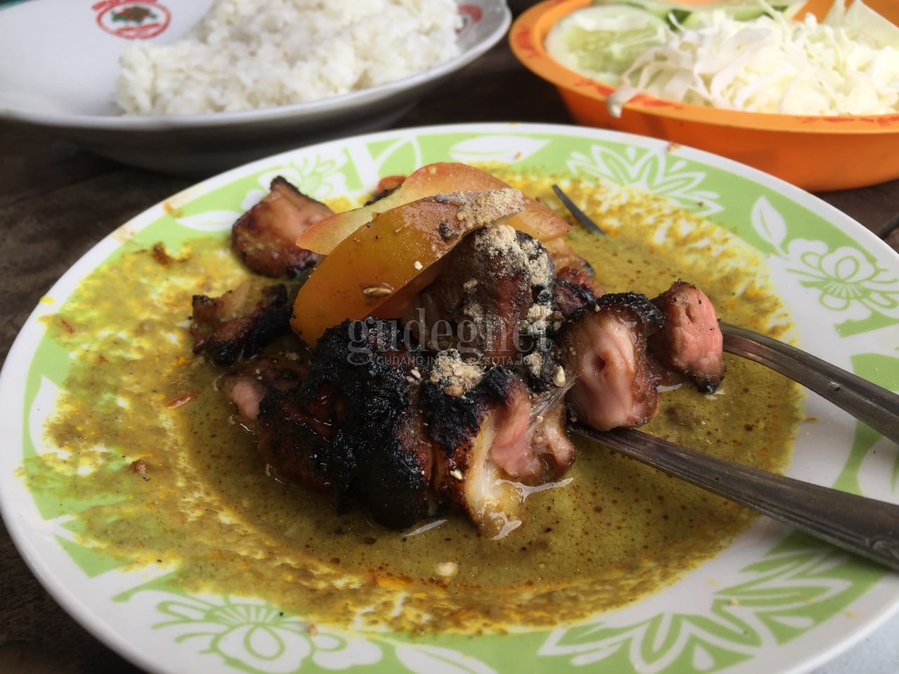 Sate Pak Meyet, Sate Kambing Bumbu Kacang yang Legendaris