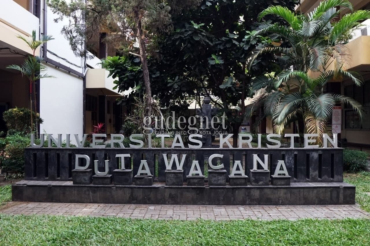 Tim Dosen dan Mahasiswa UKDW Menang Scranton Essay Contest