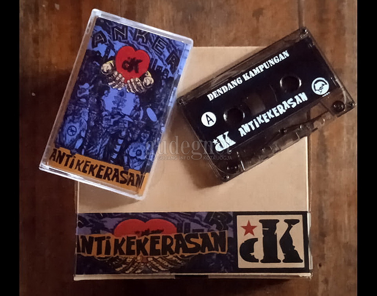Dendang Kampungan Luncurkan Album “ANKER” dalam Bentuk Pita Kaset