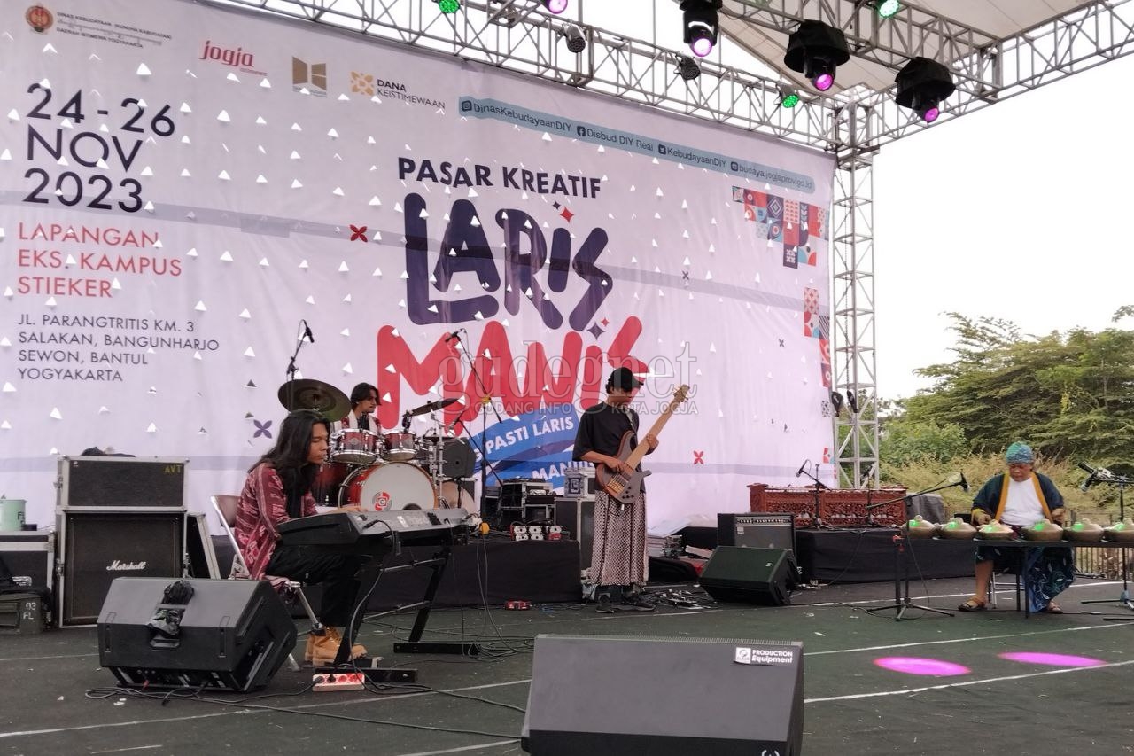 Penampilan Perdana Vertigong dalam Pasar Kreatif “Laris Manis”