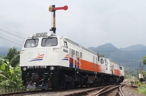 Tips Nyaman Naik Kereta Api Tut...Tuut...Tuuut...