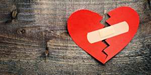 Valentine Banyak yang Broken Heart? 5 Solusi Ini Wajib Kamu Baca