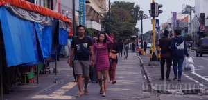 Iyuh, Omzet Pedagang dan Kusir Andong Anjlog