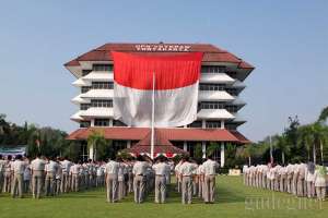 Penurunan Bendera Raksasa di Yogyakarta Selesai Sebelum Detik-Detik Proklamasi