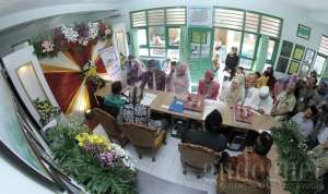 Pernah, Ada yang Batalin Nikah Cuma Via SMS