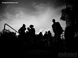Kisah Mereka Yang “Dipaksa” Jauh Dari Keluarga