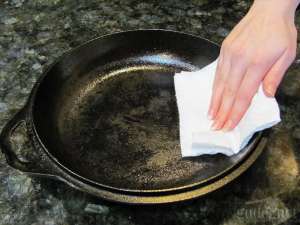 Tips Membersihkan Peralatan Dapur yang Gosong
