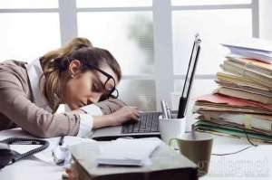 5 Tips Mengusir Kantuk di Kantor