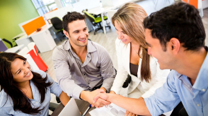 Tips Tampil Memikat Di Kantor 