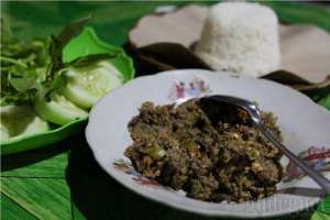 Mencicipi Pedasnya Sambel Belut Pak Sabar