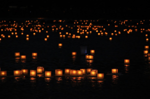 Saksikan Festival Lampion Apung di Waduk Sermo