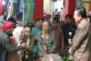Padagang Pasar Berdialog dengan Sri Sultan HB X di Kenduri Rakyat  