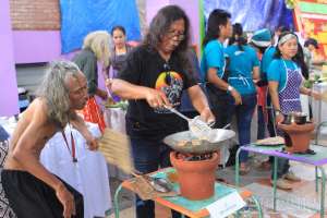 Serunya Lomba Masak Nasi Goreng Antarseniman