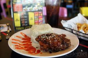Menikmati Ayam dengan 6 Saus Pilihan di Chick N Roll