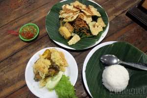 Lezatnya Pecel Yu Sri yang Tidak Boleh Terlewatkan 