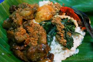 Santap Malam di Gudeg Koyor Bu Sum