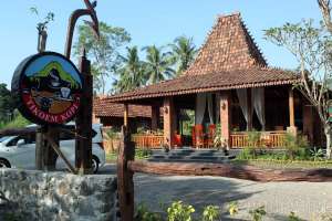 Tikoem Kopi, Titik Kumpul Komunitas dan Bikers 
