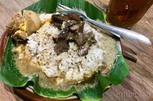 Nasi Gandul Pak Bo, Lezat Kaya Rempah