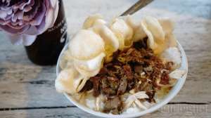 Bubur Ayam Tiyasan, Bukan Burjo Biasa