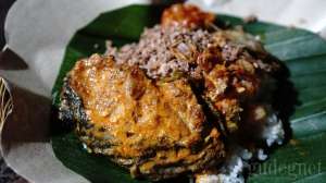 Sego Megono Bu Ari Kuliner Kaki Lima Gurih Pedas