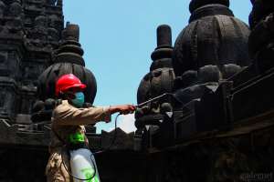 Cegah Corona, Candi Prambanan Disemprot Desinfektan