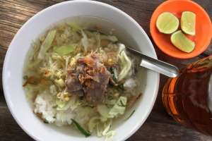 Sarapan Soto dengan Suasana Tradisional di Soto Sapi H. Mitro