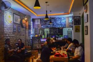 Dyno Qudeta, Kafe Unik Berhias Diecast