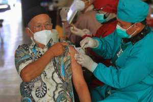 Sultan Naikkan Target Vaksinasi DIY 