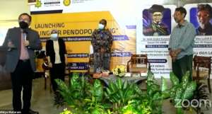 Dua Bedah Buku Tandai Peluncuran Lingkar Pendopo Agung UWM