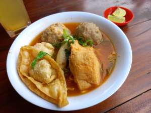 Bakso Cenghar Mak Nai, Bakso Prasmanan dengan Kuah Pedas