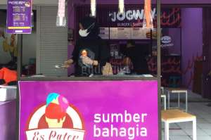Ngadem di Es Puter Sumber Bahagia