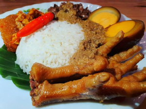 Lesehan Bubur Ayam & Gudeg Ceker Bagong, Andalan Saat Lapar Tengah Malam