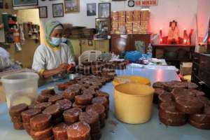 Produsen Kue Keranjang Tukangan Produksi Satu Ton Imlek Tahun Ini