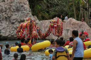 Libur Imlek, Barongsai Beraksi di Kolam Renang Jogja Bay
